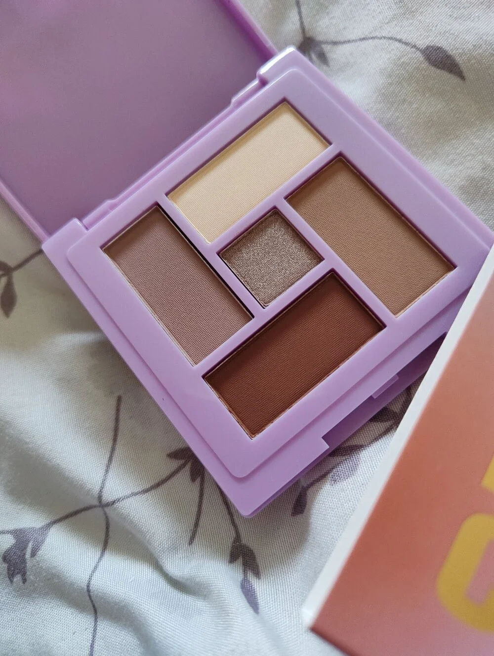 Lucky Chick Comfort Glow Eyeshadow Palette 4.5 g